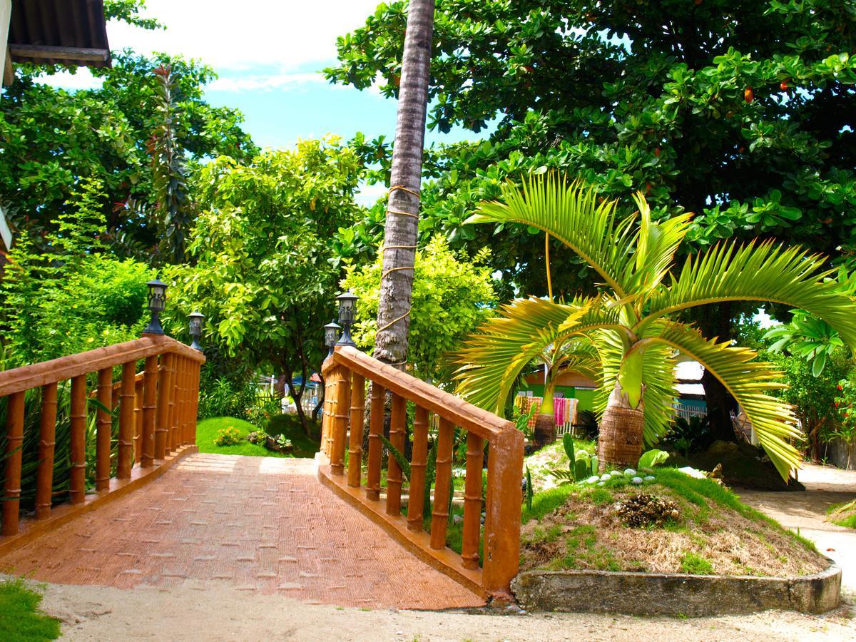 The Shark'S Tail Dive Center Hotel Daanbantayan Exterior photo