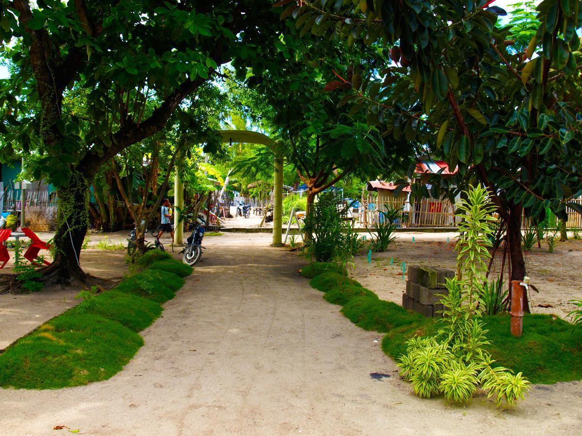 The Shark'S Tail Dive Center Hotel Daanbantayan Exterior photo